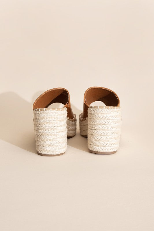 LOCK-1 SLIDE MULE HEELS