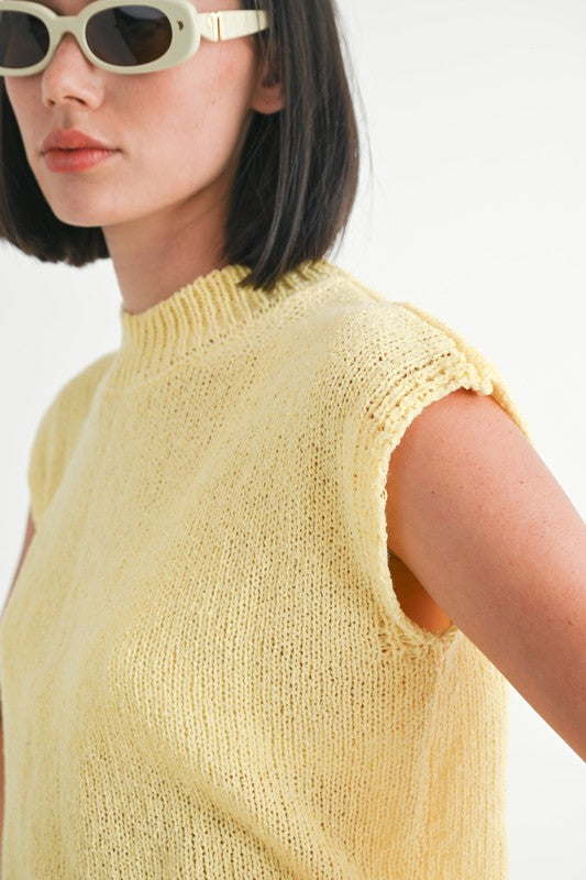 SLEEVELESS SWEATER TOP